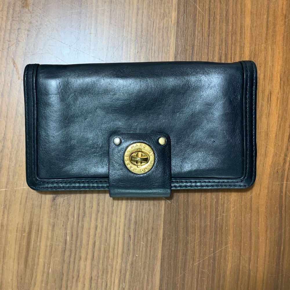 Marc by Marc Jacobs Turnlock Wallet - Black & Gold